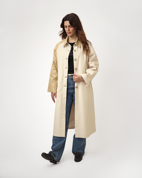 La Flâneuse in Beige